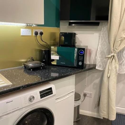 Vika Residence Deluxe Apartments Wednesbury Holiday Resort Exteriör bild