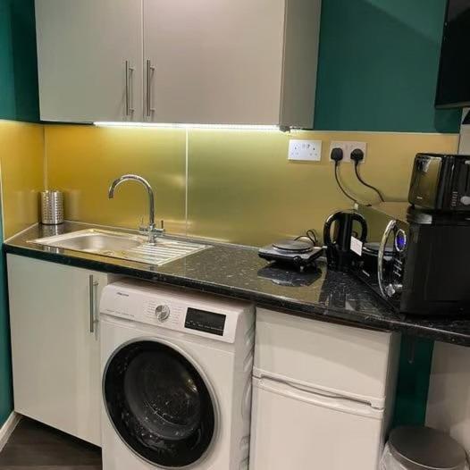 Vika Residence Deluxe Apartments Wednesbury Holiday Resort Exteriör bild